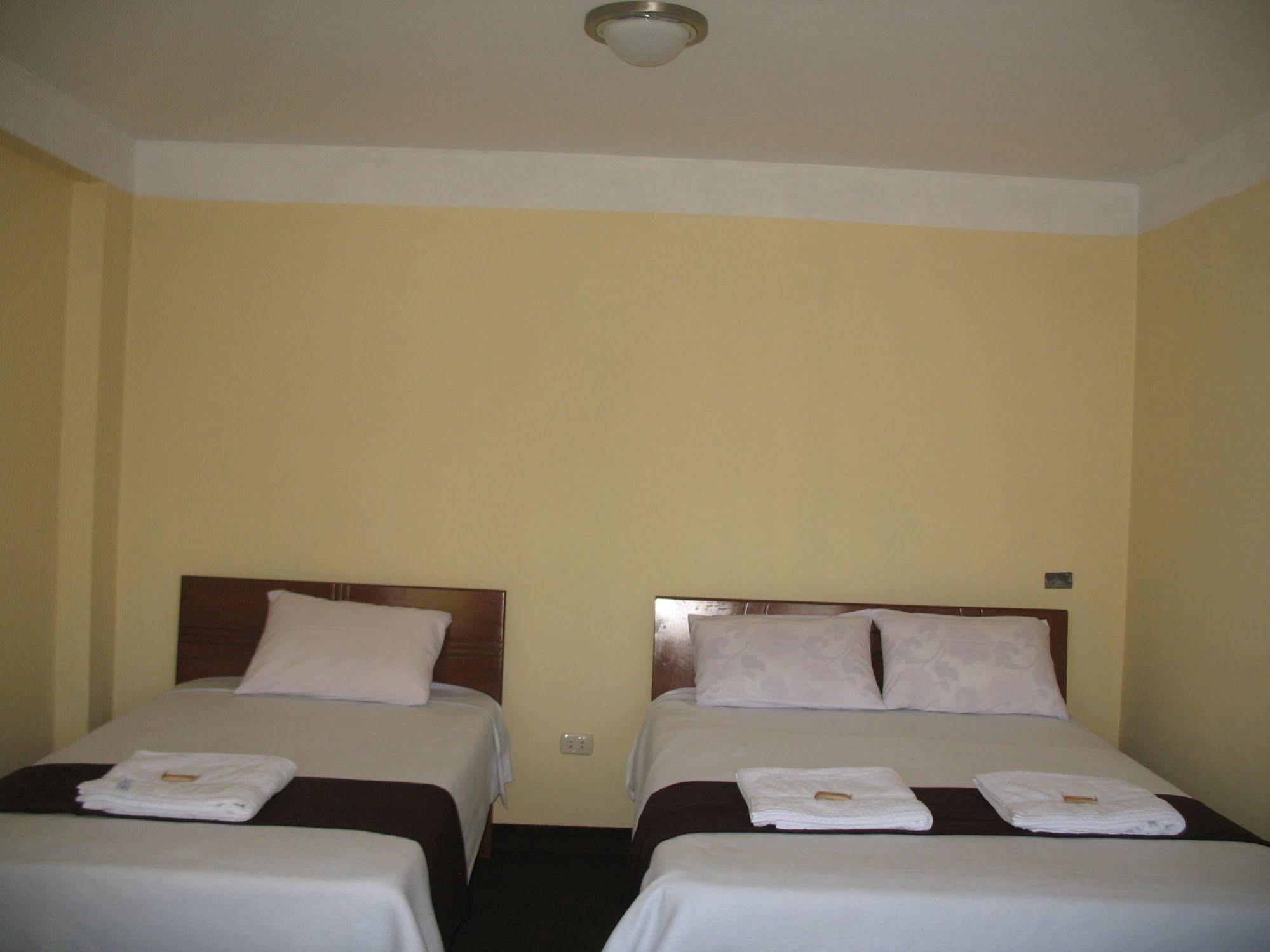 Hostal Casa Del Montanista Уарас Екстериор снимка