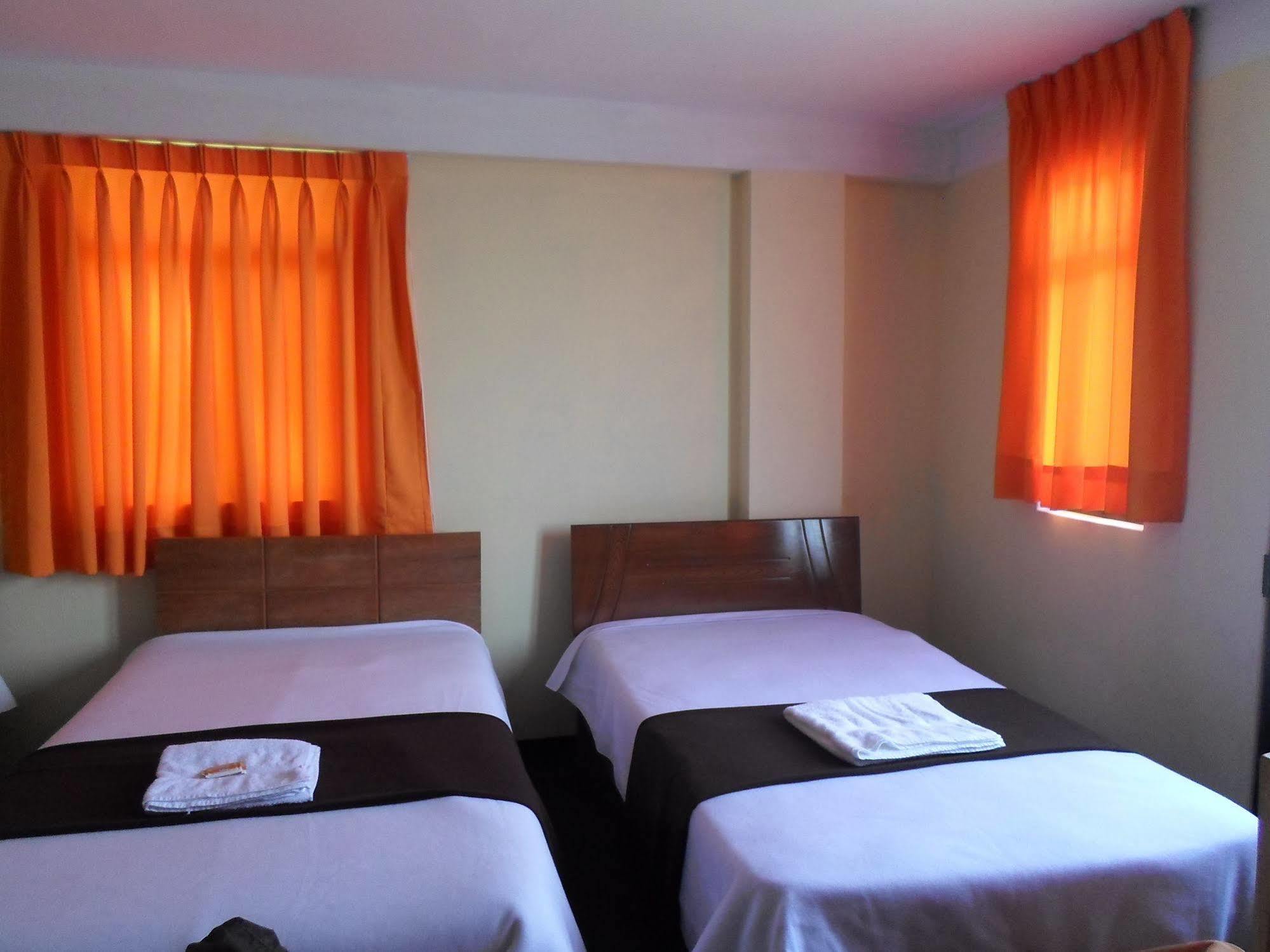Hostal Casa Del Montanista Уарас Екстериор снимка
