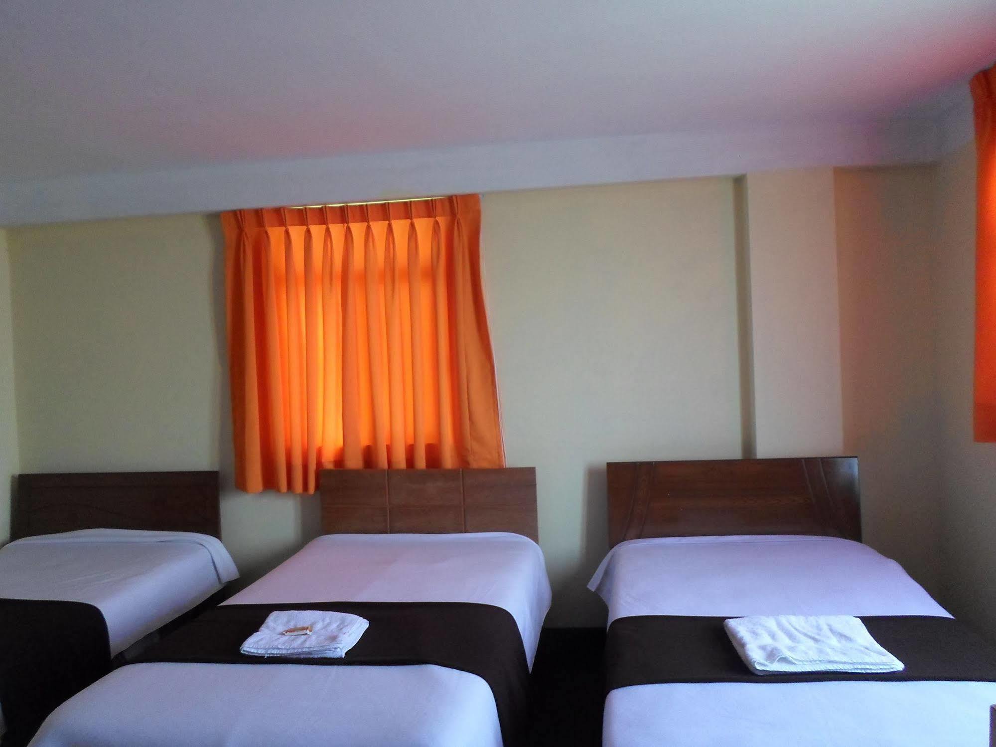 Hostal Casa Del Montanista Уарас Екстериор снимка